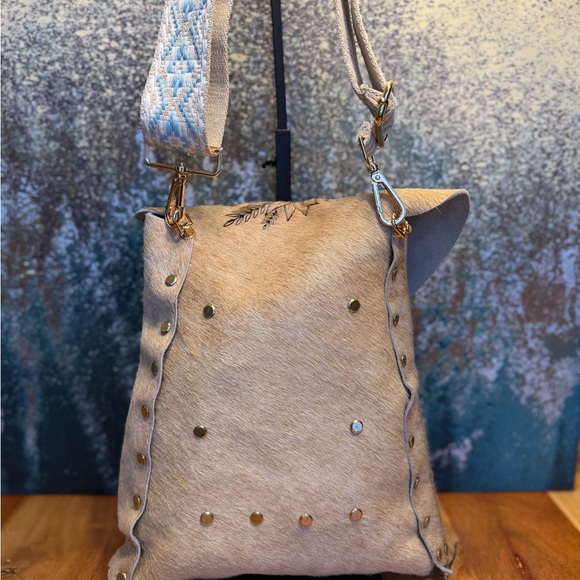 Handburned Sunflower Cowhide Crossbody Bag with Woven Guitar Strap -NWOT’s - Picture 6 of 16